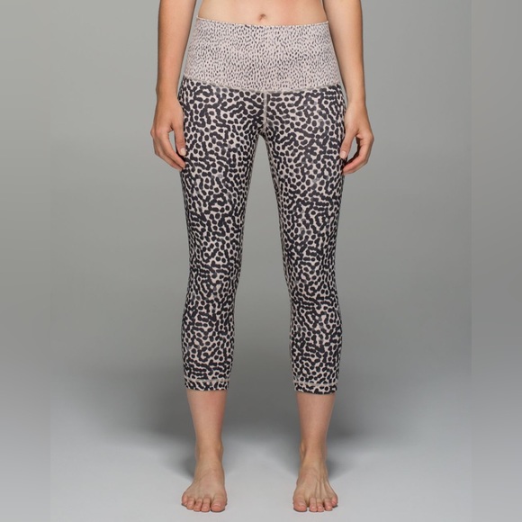 Lululemon Wunder Crop II (Roll Down) Ace Spot Grain / Dottie Size 4 - Picture 2 of 7